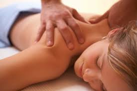 Masajes para aliviar el dolor de espalda y mejorar la postura.